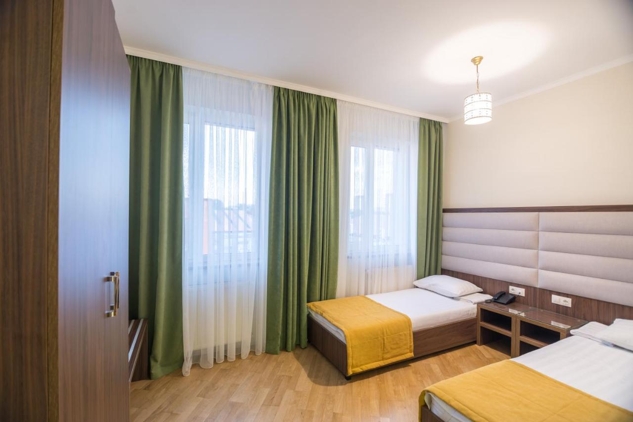 Pivdenniy Otel Lviv Dış mekan fotoğraf